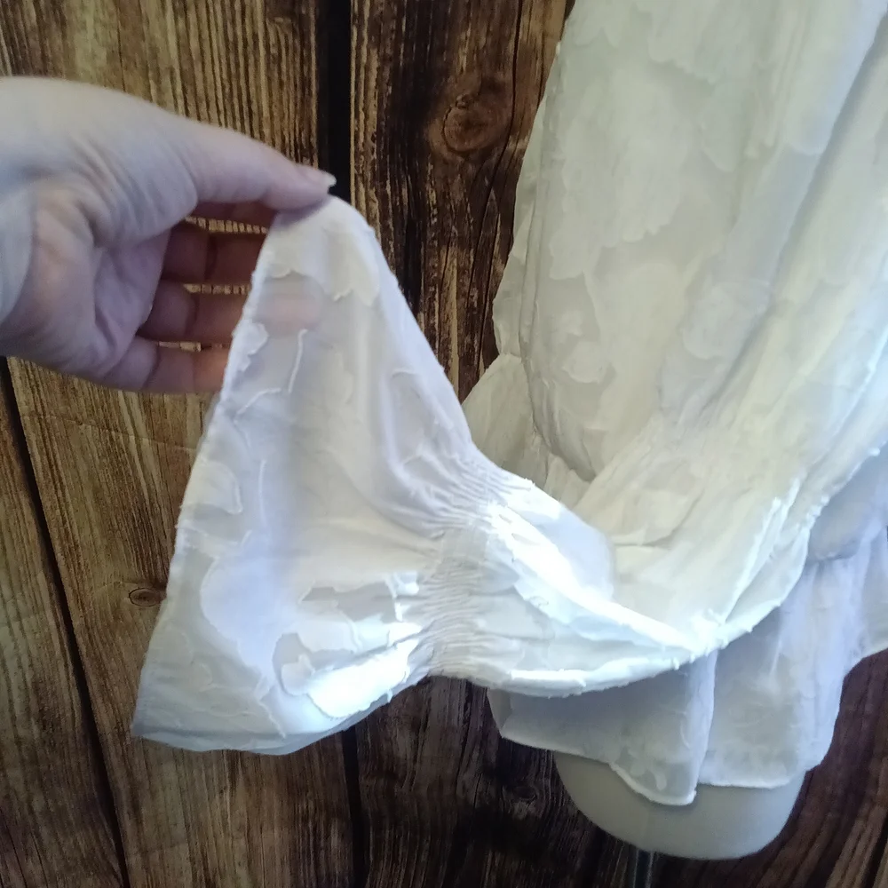 Elizabeth and James Top Size L White Floral